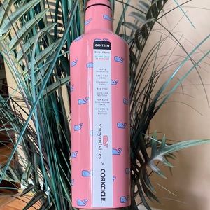 25 oz NEVER USED: Brand new vineyard vine water bottle